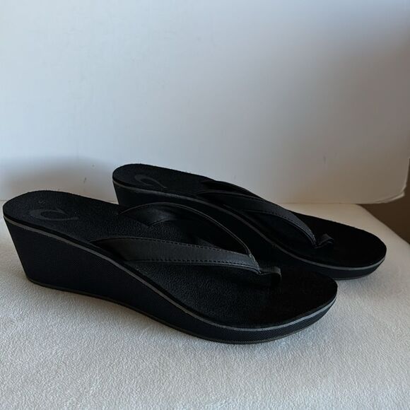 Olukai wedge flip flops- no wear and tear! Perfect Condition! - Picture 3 of 9